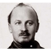 8. Nikolai Bujarin (1888-1938): Teórico marxista y bolchevique prominente, editor de Pravda y miembro del Politburó. Abogó por políticas económicas moderadas antes de ser arrestado y ejecutado durante las purgas de Stalin.