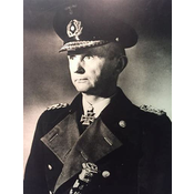 30. Karl Dönitz (1891-1980): Almirante alemán y sucesor de Hitler, firmó la rendición incondicional de Alemania en 1945.