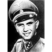 36. Josef Mengele (1911-1979): Médico Nazi: Conocido como el Ángel de la Muerte por sus experimentos médicos en el campo de concentración de Auschwitz.