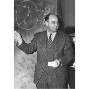 21. Enrico Fermi (1901-1954): Físico italiano que jugó un papel crucial en el desarrollo de la primera bomba atómica en el Proyecto Manhattan.