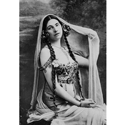 21. Mata Hari (1876-1917): Famosa bailarina exótica holandesa y espía, ejecutada por espionaje a favor de Alemania durante la I Guerra Mundial.