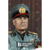 9. Benito Mussolini (1883-1945): Dictador fascista italiano, su gobierno se caracterizó por políticas de autarquía y militarización de la economía.