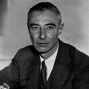 22. J. Robert Oppenheimer (1904-1967): Director científico del Proyecto Manhattan, conocido como el 