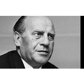 37. Oskar Schindler (1908-1974): Empresario Alemán: Salvó a más de 1,200 judíos durante el Holocausto empleándolos en sus fábricas.