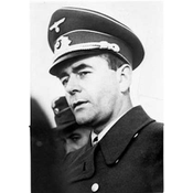 19. Albert Speer (1905-1981): Ministro de Armamentos y Producción Bélica del Tercer Reich, responsable de la organización de la industria de guerra alemana.