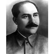 11. Lázar Kaganóvich (1893-1991): Uno de los principales colaboradores de Stalin, fue responsable de la ejecución de las políticas de colectivización y las purgas en Ucrania.