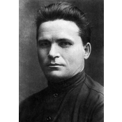 13. Sergei Kirov (1886-1934): Líder bolchevique y jefe del partido en Leningrado, su asesinato en 1934 desató las purgas masivas de Stalin.